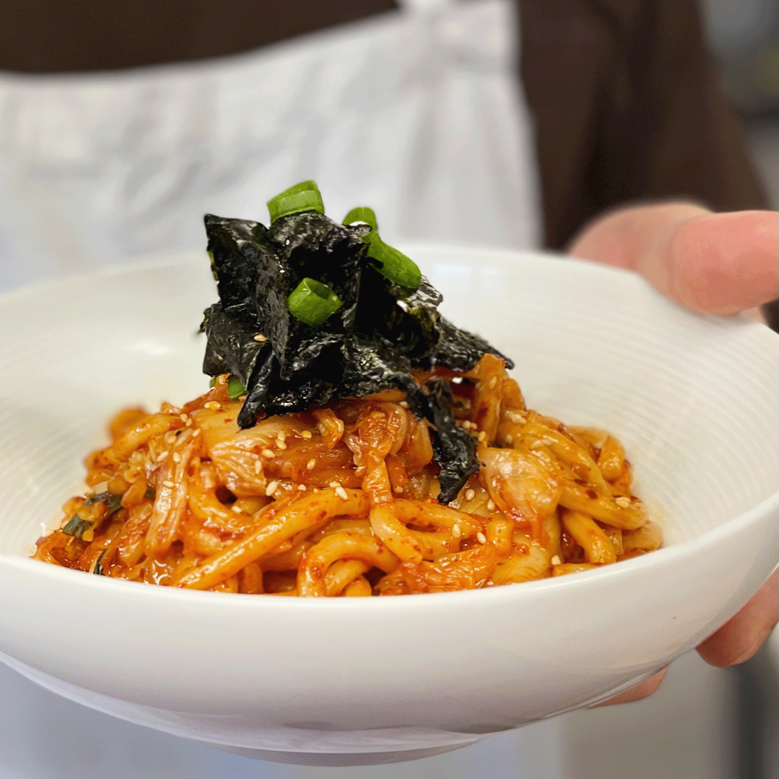 Udon Kimchi Nudel - In nur 10 Minuten - Kimchi, Sesamöl und Udon