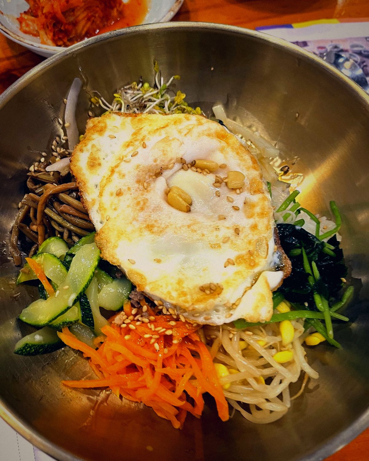 Bibimbap, die bunte koreanische Reisschüssel