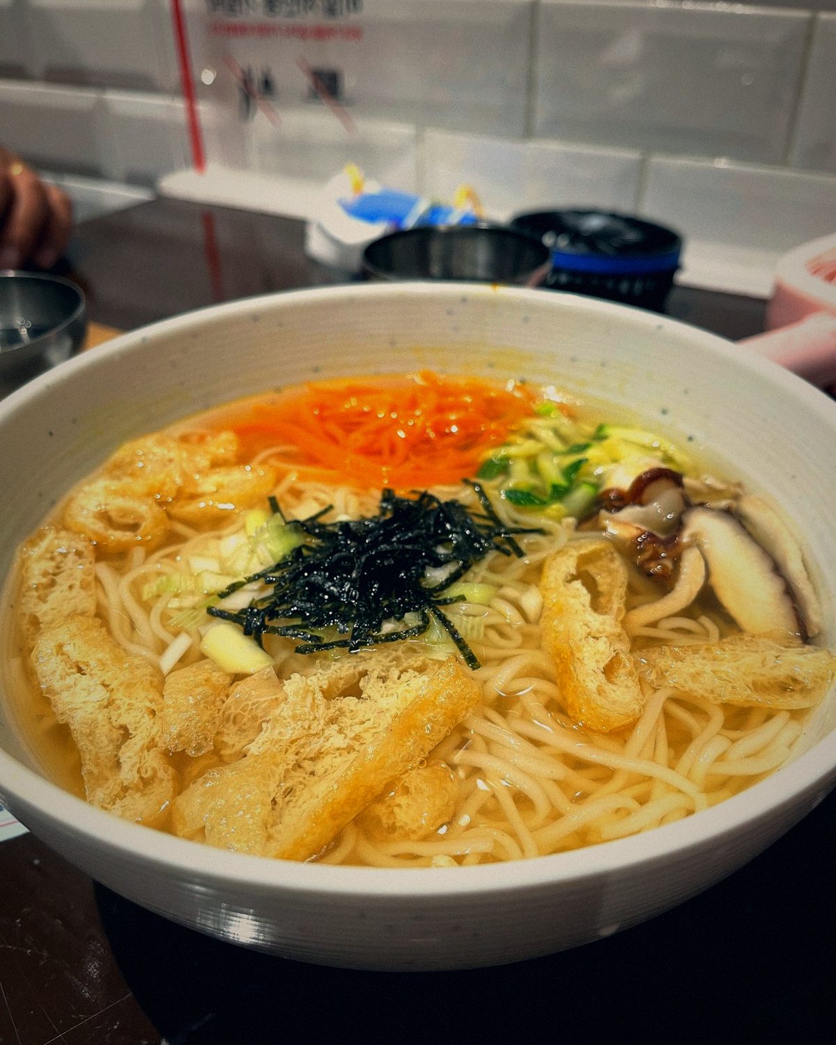 Janchi-guksu, die warme Festnudelsuppe