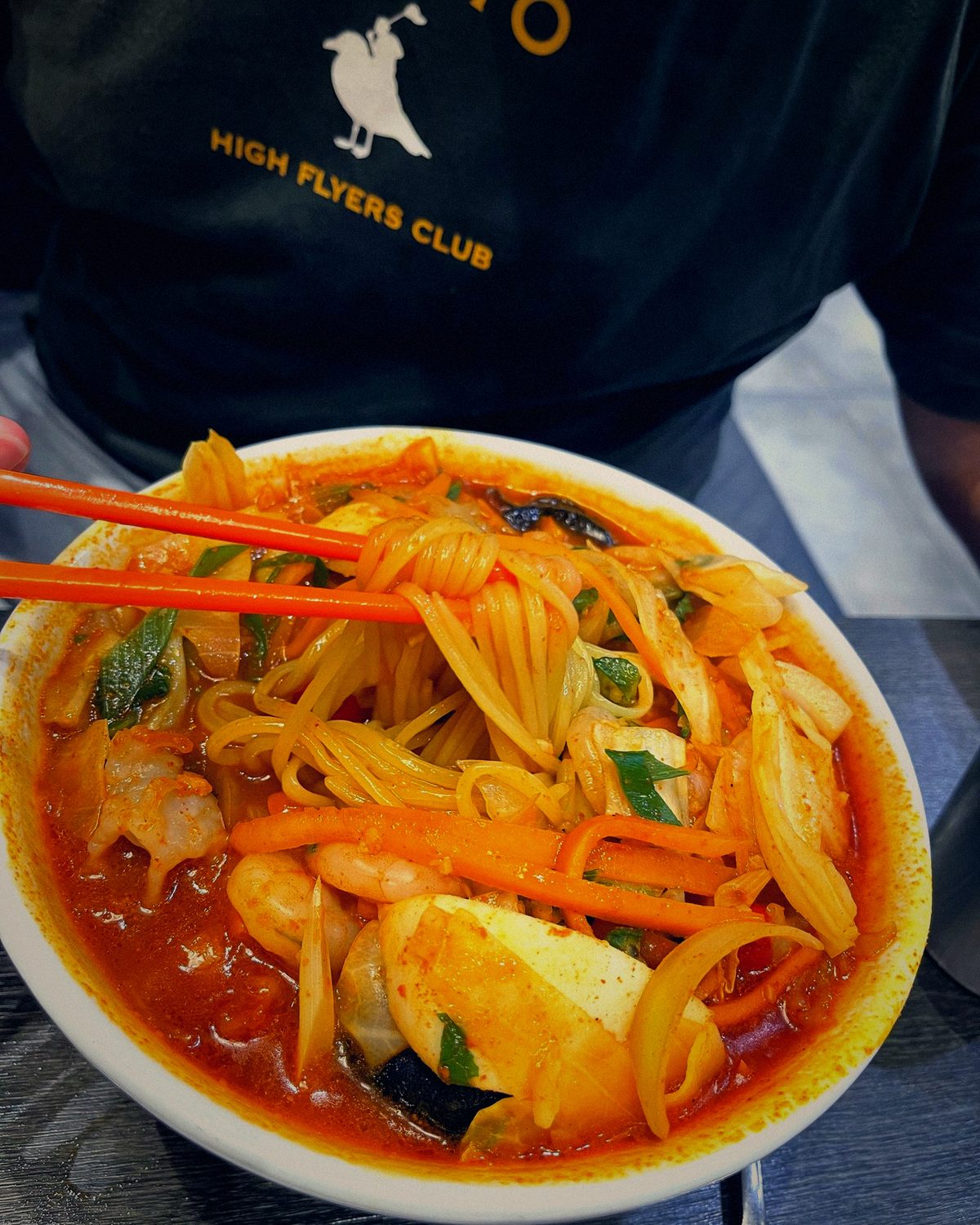 Jjamppong, scharfe koreanische Meeresfrüchtesuppe